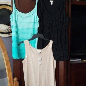 Lot of three tanks/ camis